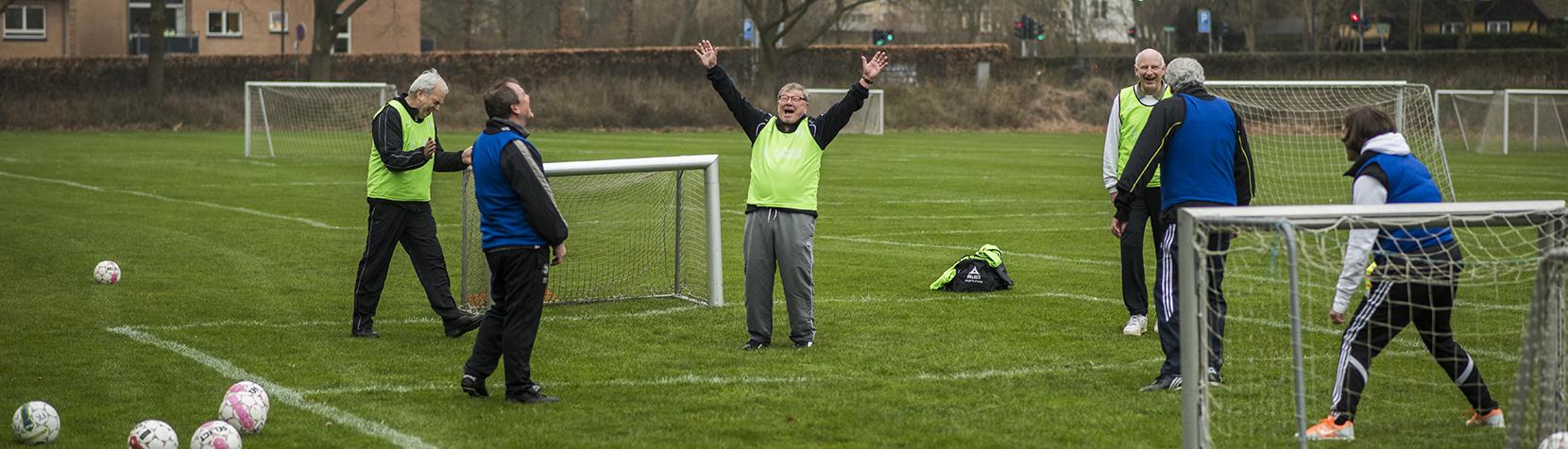 Fit med fodbold